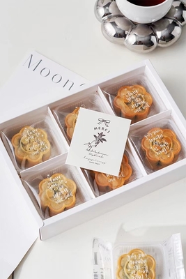 White Coated Paper Foldable Gift Boxes With Ribbon Handle Recyclable